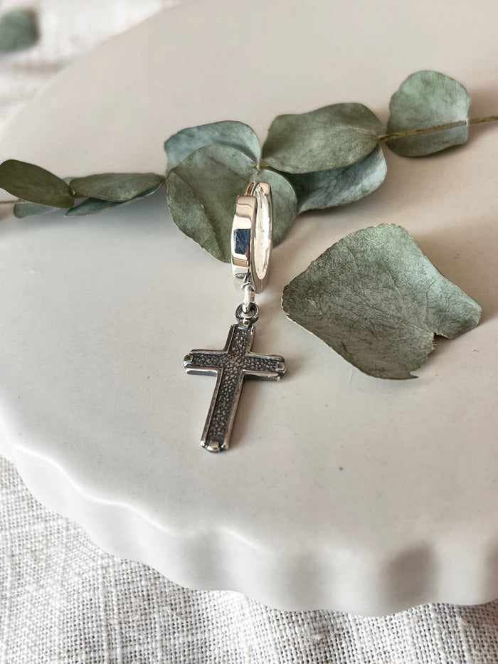 Single cross Huggie