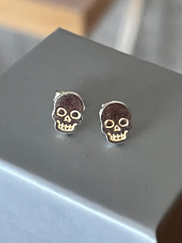 Skull stud earrings