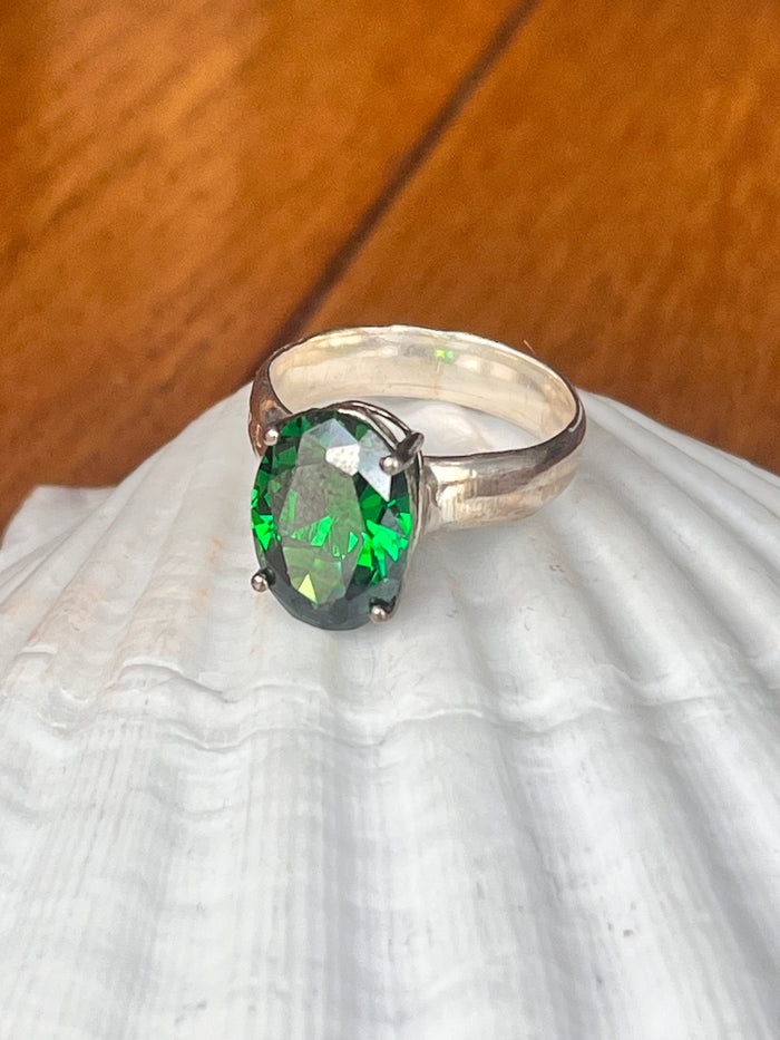 Emerald Green Ring size R