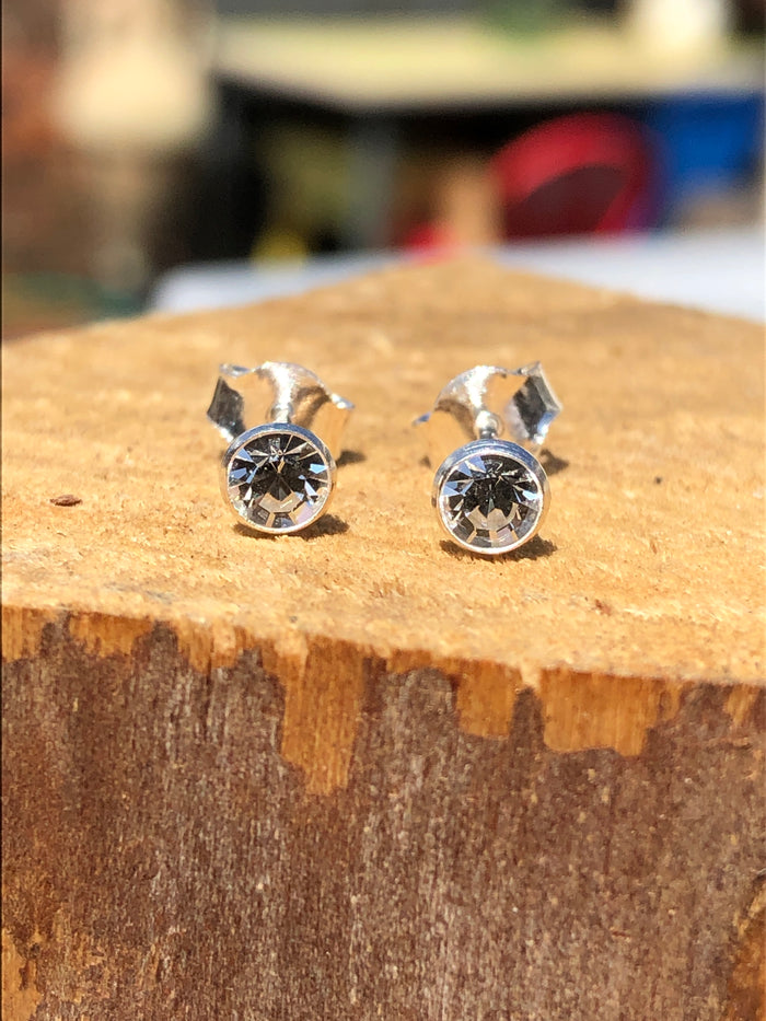 Birthstone April clear crystal Stud Earrings